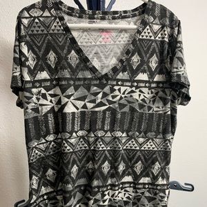 Mossimo Women’s XL Tee - Black, white and gray geometric print